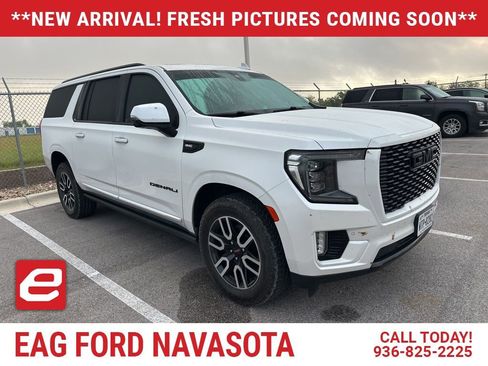 Used 2022 GMC Yukon XL Denali image 1