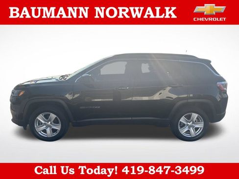 Used 2022 Jeep Compass Latitude w/ Convenience Group AWD/4WD image 3