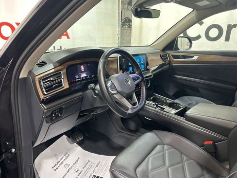 Used 2025 Volkswagen Atlas SE AWD/4WD image 22