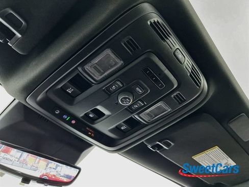 Used 2024 Cadillac Escalade Premium Luxury AWD/4WD image 37