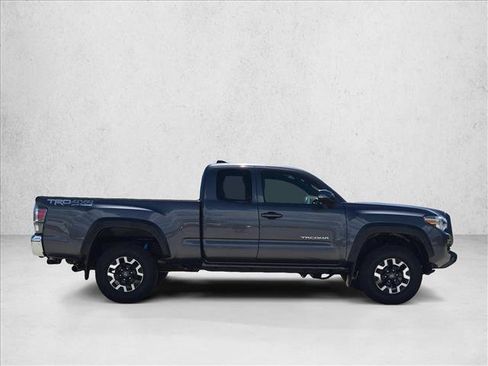 Used 2022 Toyota Tacoma TRD Off-Road AWD/4WD image 4
