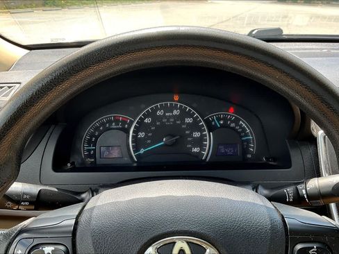 Used 2015 Toyota Camry LE FWD image 25