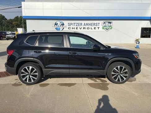 Used 2022 Volkswagen Taos SE FWD image 11