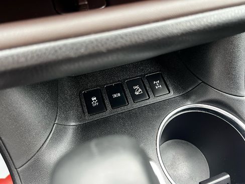 Used 2017 Toyota Highlander Limited image 19