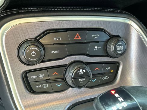 Used 2018 Dodge Challenger SXT image 25