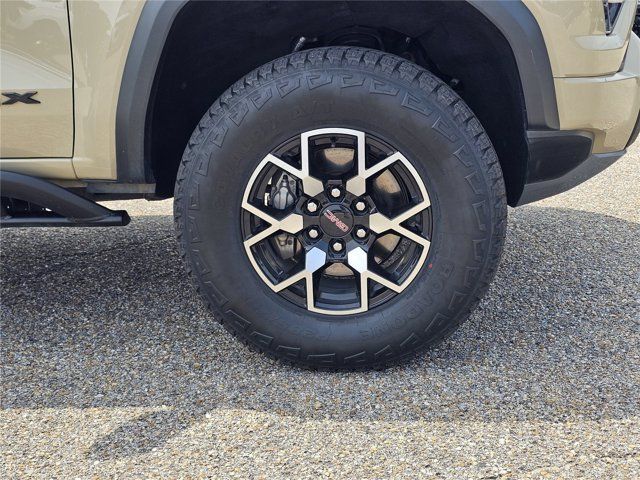 Used 2023 GMC Canyon AT4X AWD/4WD image 13