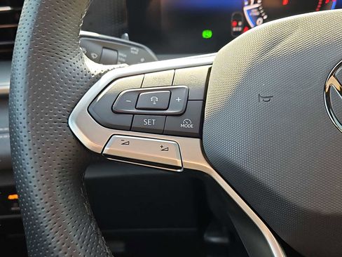 Certified 2026 Volkswagen Tiguan SE R-Line AWD/4WD image 25