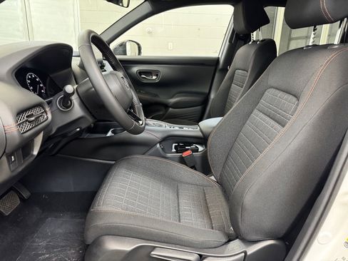 Used 2025 Honda HR-V Sport image 11
