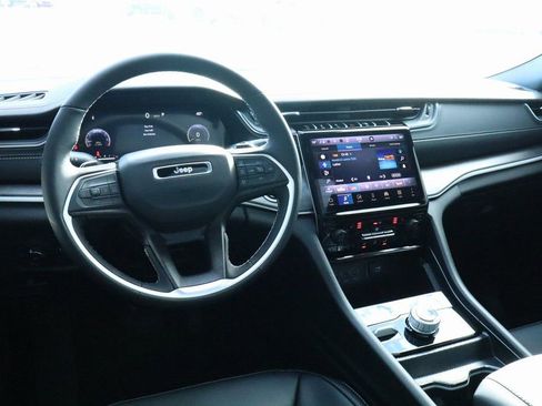 New 2025 Jeep Grand Cherokee L Limited AWD/4WD image 2