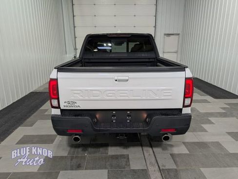 Used 2025 Honda Ridgeline Black Edition image 4