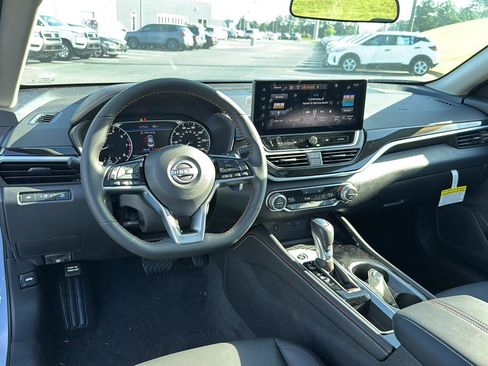 New 2025 Nissan Altima 2.5 SR w/ SR Premium Package image 16