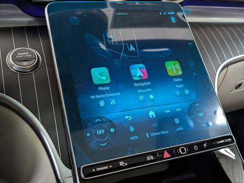 Used 2025 Mercedes-Benz C 300 4MATIC Sedan image 28