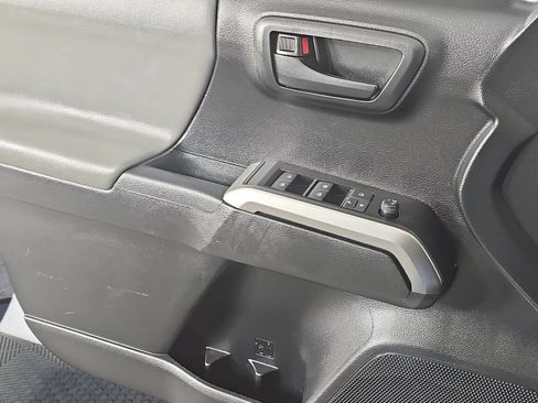 Used 2021 Toyota Tacoma SR5 AWD/4WD image 23