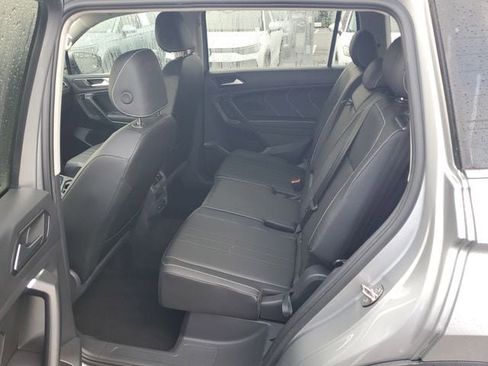 Certified 2023 Volkswagen Tiguan SE image 10