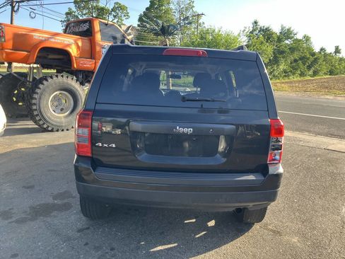 Used 2011 Jeep Patriot Sport w/ Tire & Wheel Group AWD/4WD image 8