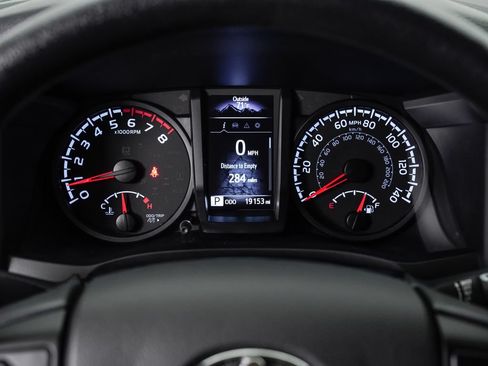 Used 2022 Toyota Tacoma SR RWD image 18