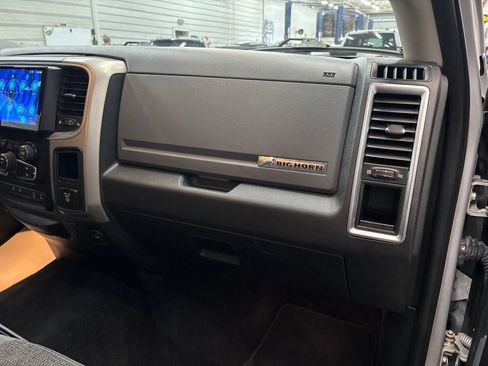 Used 2018 RAM 1500 SLT AWD/4WD image 30
