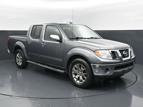 Used 2019 Nissan Frontier SL RWD image 7