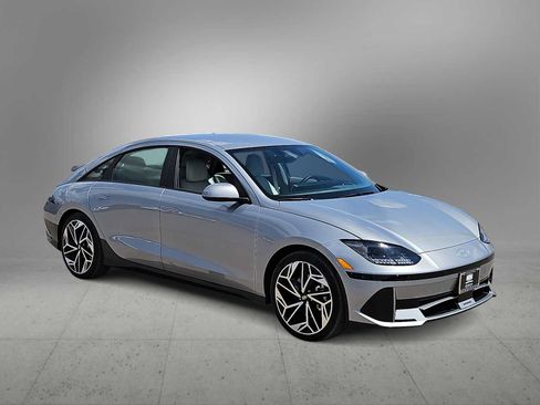 Used 2023 Hyundai Ioniq 6 SEL RWD image 2