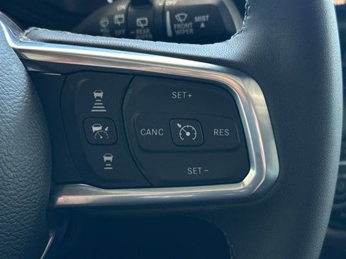 Used 2025 Jeep Wrangler Unlimited Sahara AWD/4WD image 28