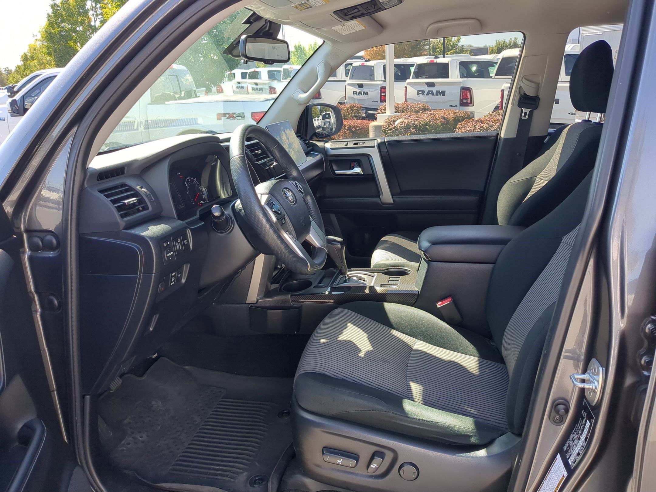 Used 2023 Toyota 4Runner SR5 AWD/4WD image 17