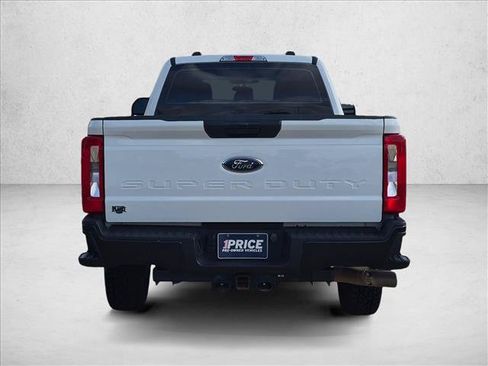 Used 2023 Ford F250 XL w/ FX4 Off-Road Package AWD/4WD image 4