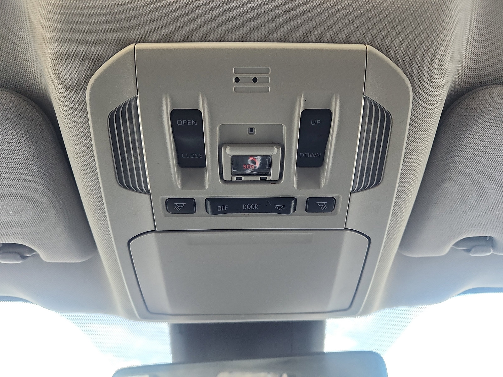 Used 2021 Toyota Highlander XLE AWD/4WD image 19