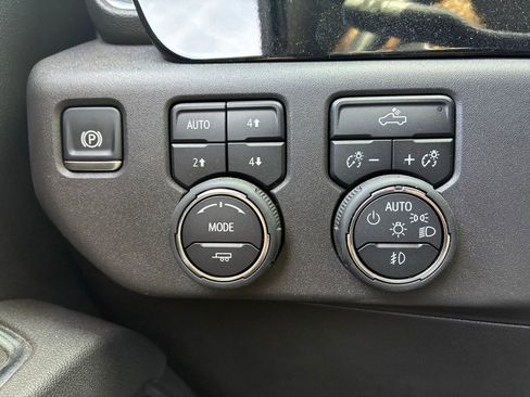 Used 2025 Chevrolet Silverado 1500 LT Trail Boss w/ Convenience Package II image 22