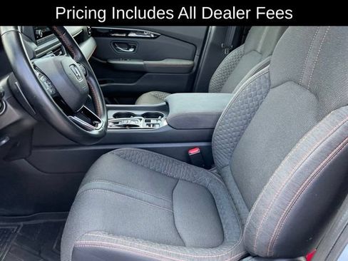 Used 2025 Honda Pilot Sport image 5