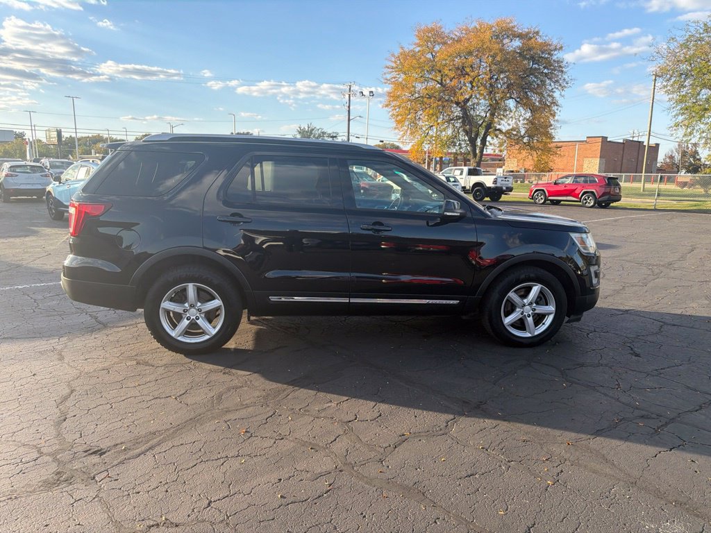 Used 2016 Ford Explorer XLT w/ Equipment Group 202A AWD/4WD image 5