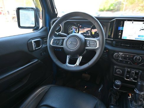 Used 2024 Jeep Wrangler Unlimited Sahara AWD/4WD image 12
