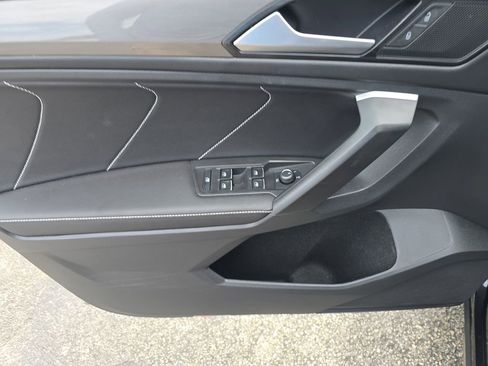 Used 2023 Volkswagen Tiguan SE image 16