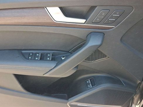 Used 2024 Audi Q5 e Premium Plus w/ Premium Plus Package AWD/4WD image 16