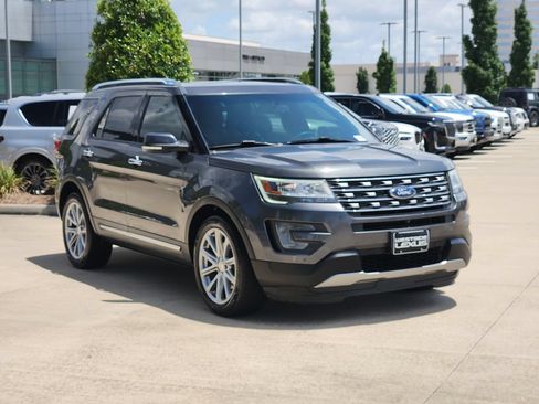 Used 2017 Ford Explorer Limited FWD image 3