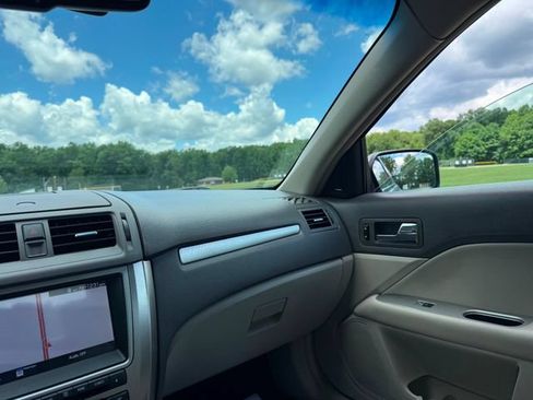 Used 2011 Ford Fusion Hybrid w/ 502A Rapid Spec Order Code FWD image 10