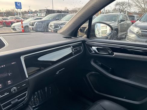 Used 2019 Porsche Macan image 30