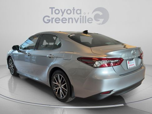 Used 2024 Toyota Camry XLE FWD image 4
