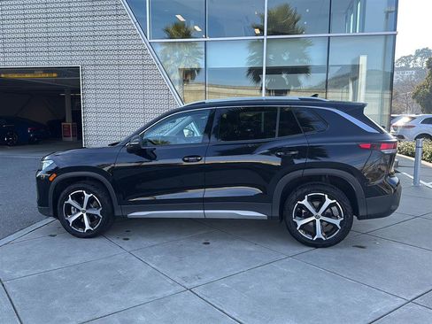 Used 2025 Volkswagen Tiguan SE image 9