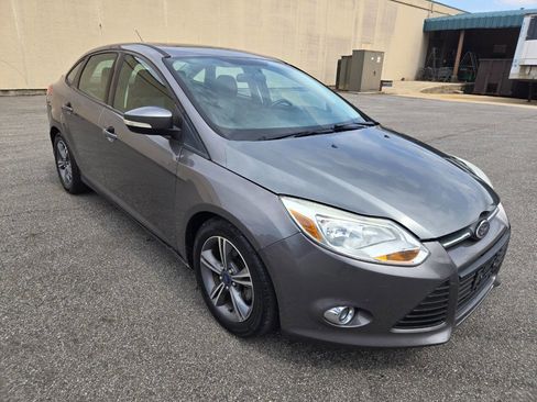 Used 2014 Ford Focus SE w/ SE Sport Package image 13