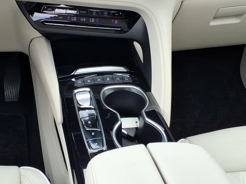 Certified 2022 Buick Envision Avenir w/ Technology Package II AWD/4WD image 15