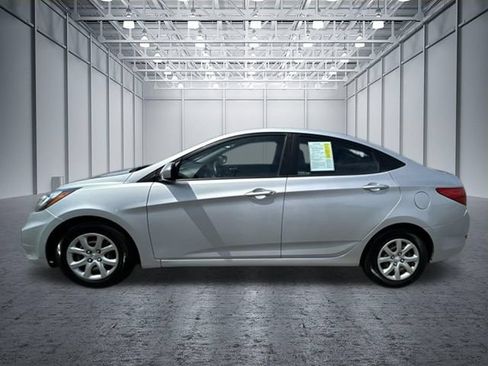 Used 2013 Hyundai Accent GLS FWD image 2
