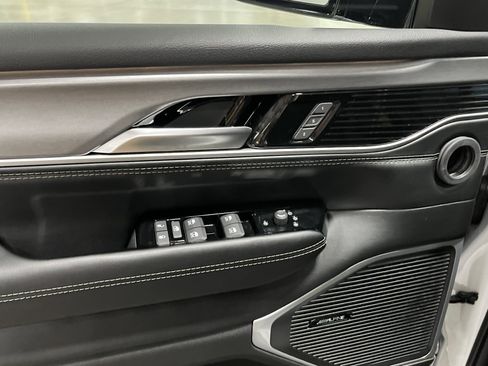 New 2026 Jeep Grand Wagoneer 4WD w/ Premium Group I image 17