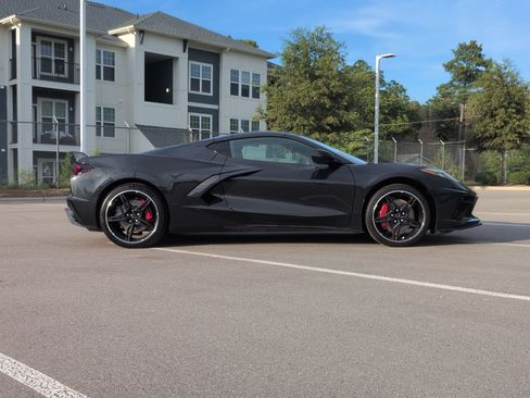 Used 2024 Chevrolet Corvette Stingray Preferred Cpe w/ Z51 Performance Package RWD image 3