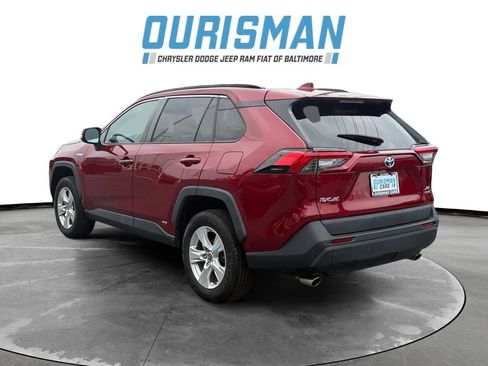 Used 2021 Toyota RAV4 XLE w/ Convenience Package AWD/4WD image 4