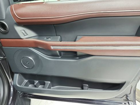 Used 2022 Ford Expedition Limited RWD image 49