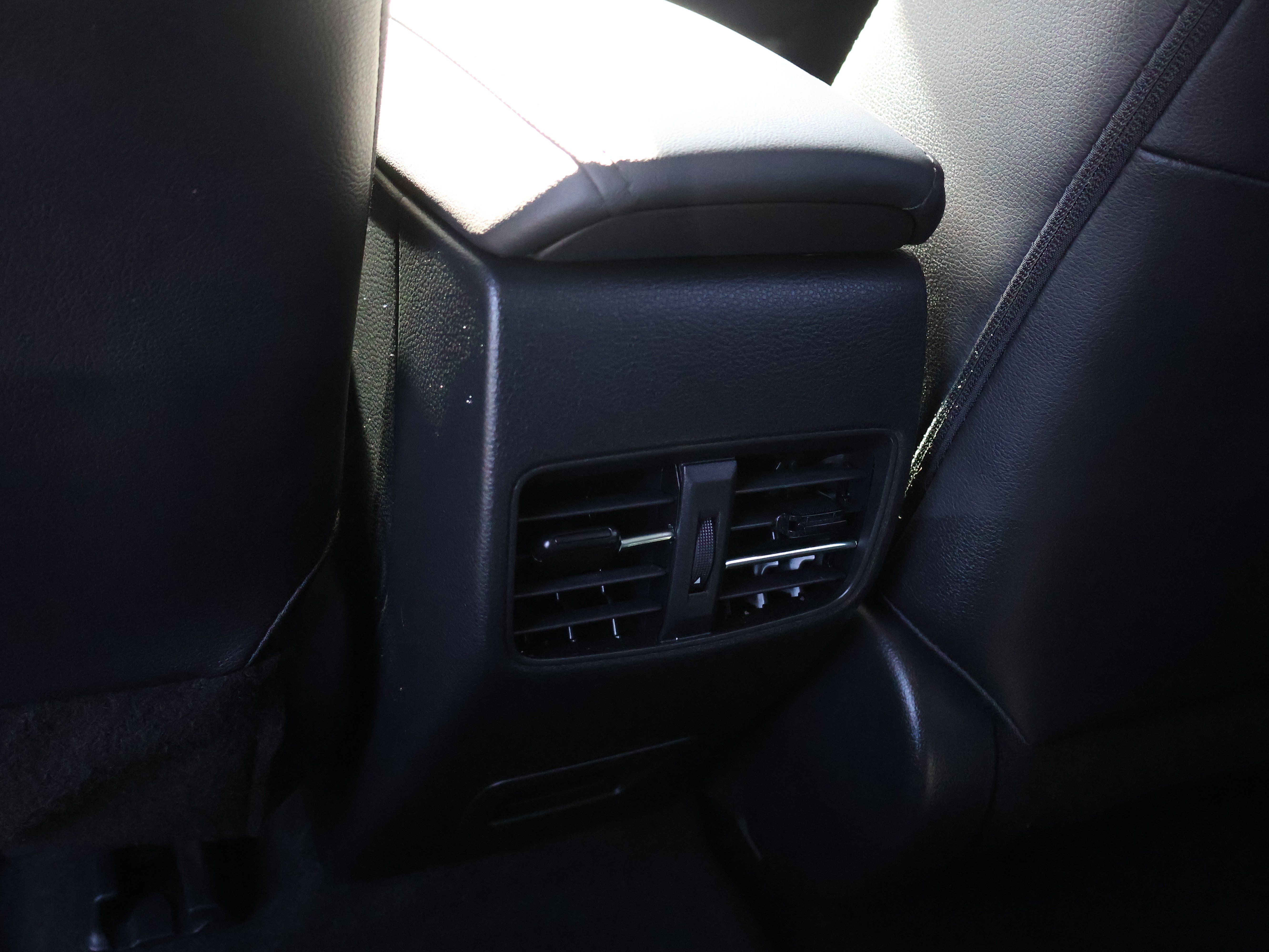 Used 2023 Toyota Corolla Cross XLE w/ Convenience Package FWD image 18