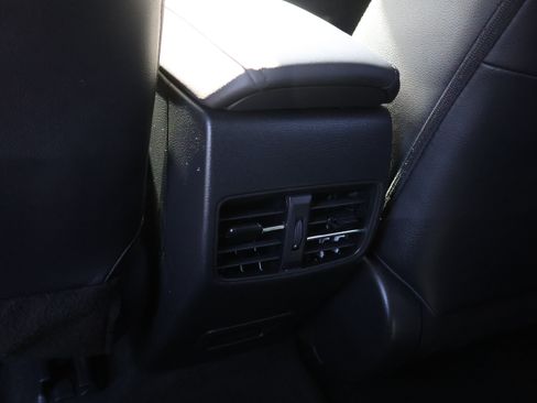 Used 2023 Toyota Corolla Cross XLE w/ Convenience Package FWD image 18