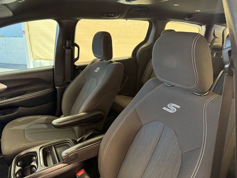 Used 2020 Chrysler Pacifica Touring w/ S Appearance Package FWD image 26