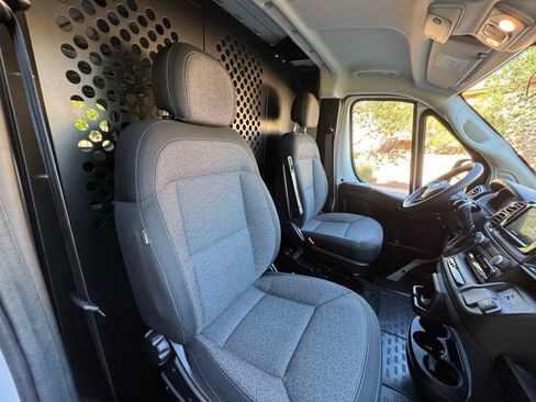 Used 2025 RAM ProMaster 2500 w/ U-Haul Equipment Group FWD image 22