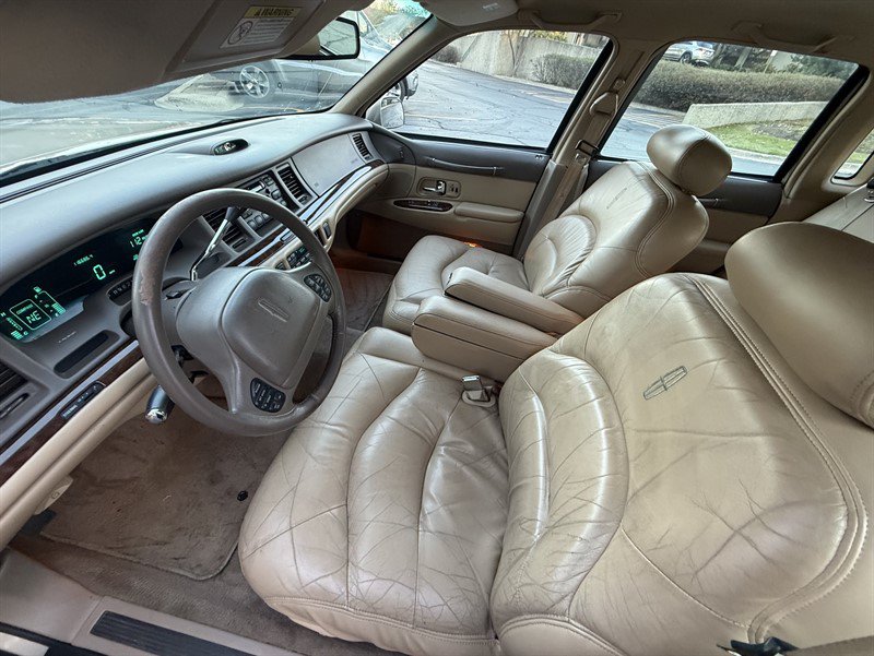 Used 1997 Lincoln Town Car Signature RWD image 15